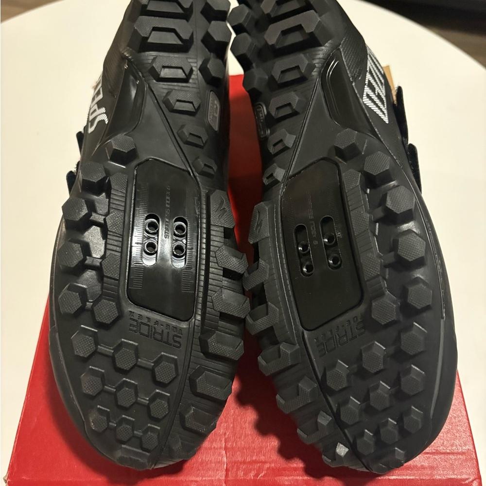 Specialized Black Cycling Shoes - Picture 4 of 7
